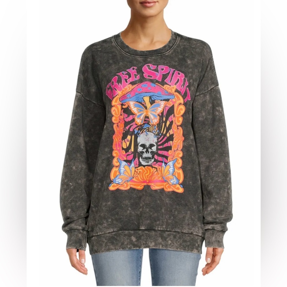 No Boundaries Women's Plus Size Graphic Crewneck Pullover Sweatshirt